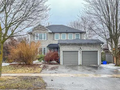 136 Bristol Road, Newmarket, On L3y 7w8