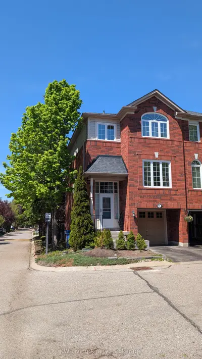 81 Mosaics Avenue 62, Aurora, On L4g 7l5
