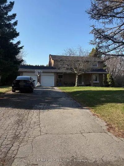 10 Testa Street, East Gwillimbury, On L0l 1r0