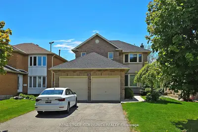 52 Eleanor Circle Lower, Richmond Hill, On L4c 6k7