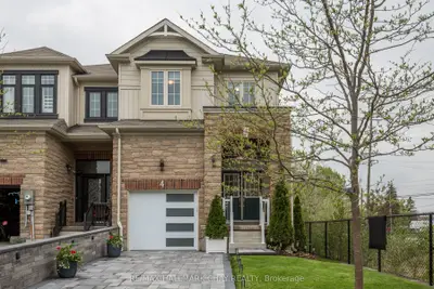 4 Greenwood Drive, Essa, On L3w 0n5