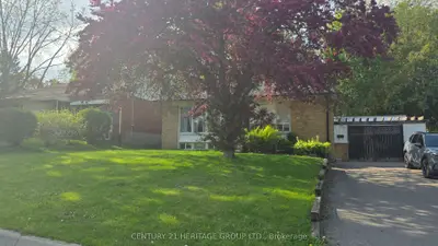 83 Monkswood Crescent N Bsmnt, Newmarket, On L3y 2j9