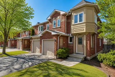 923 Caribou Valley Circle, Newmarket, On L3x 1w9