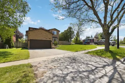 251 Osmond Crescent, Newmarket, On L3y 7l3