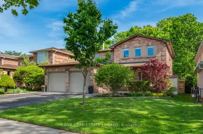 682 Leslie Valley Drive, Newmarket, On L3y 7j5
