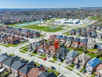 21 Amos Lehman Way, Whitchurch-stouffville, On L4a 0j9