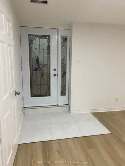 33 Country Heights Drive, Richmond Hill, On L4e 3m8