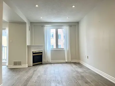 75 Weldrick Road E 834, Richmond Hill, On L4c 0h9