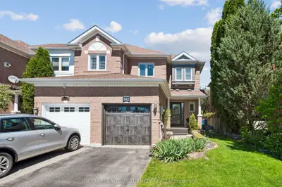 142 Denise Circle, Newmarket, On L3x 2k1
