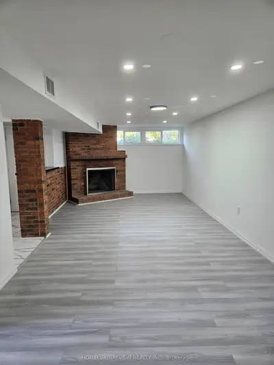 90 Longford Drive Lower, Newmarket, On L3y 2y4