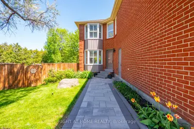 45 Lansbury Court, Vaughan, On L4j 5k1
