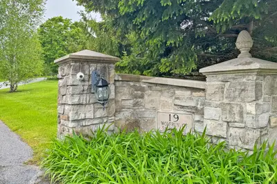 19 Wolf Run Court, Whitchurch-stouffville, On L4a 2l4