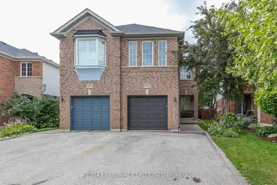 453 Heddle Crescent, Newmarket, On L3x 2j4