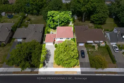 77 Bedford Park Avenue, Richmond Hill, On L4c 2n9