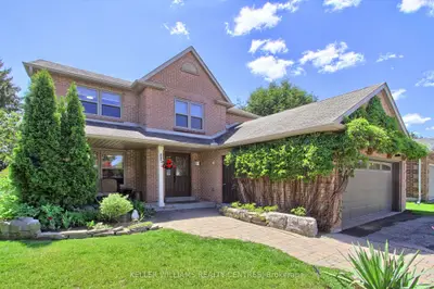 204 Crossland Gate, Newmarket, On L3x 1a8