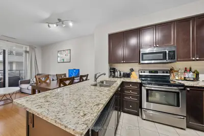 9255 Jane Street 215, Vaughan, On L6a 0k1