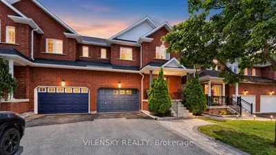 96 Sawmill Valley Drive, Newmarket, On L3x 2s3