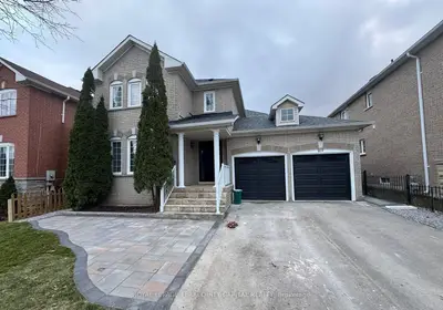 169 Flagstone Way, Newmarket, On L3x 2z7