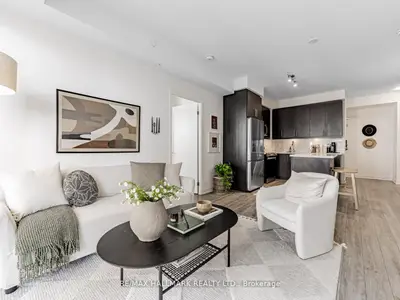 105 Oneida Crescent 404, Richmond Hill, On L4b 0h6