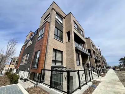 24 Lytham Green Circle 15, Newmarket, On L3y 0h4