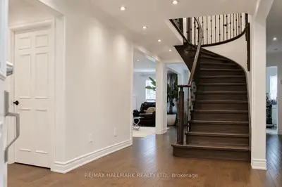 92 Weldrick Road E, Richmond Hill, On L4c 8t7