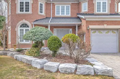 6 White Oak Crescent, Richmond Hill, On L4b 3r3