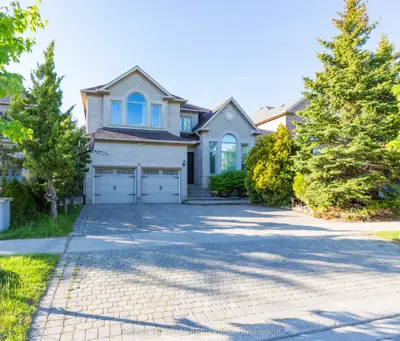 2 Farnham Drive, Richmond Hill, On L4b 4b4