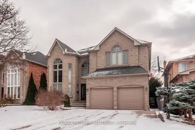 23a Mackay Drive, Richmond Hill, On L4c 6n9