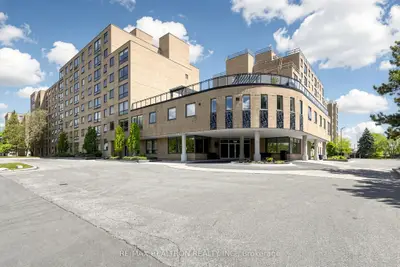 Common Element Condo in Richmond Hill