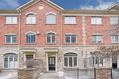 Condo Townhouse in Vaughan