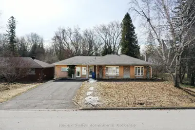 774 Sutherland Avenue, Newmarket, On L3y 1g1