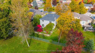 17 Beckett Avenue, East Gwillimbury, On L9n 1e6