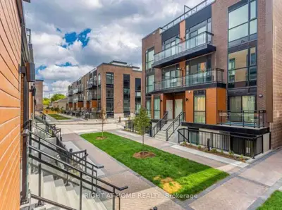 Condo Townhouse in Vaughan