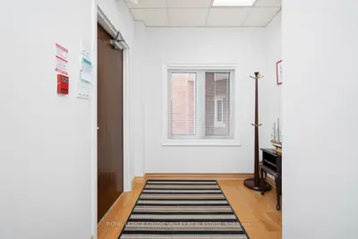 335 Renfrew Drive 201, Markham, On L3r 9s9