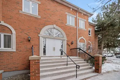 335 Renfrew Drive 201, Markham, On L3r 9s9