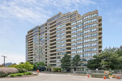 Condo Apartment in Richmond Hill