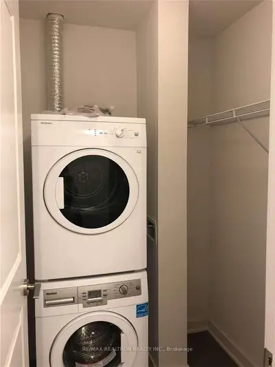 Condo Apartment in Richmond Hill