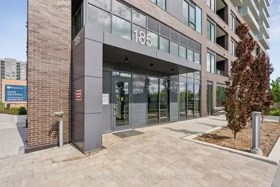 185 Deerfield Road N 311, Newmarket, On L3y 0g7