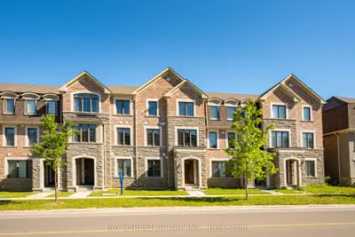 Att/Row/Townhouse in Richmond Hill