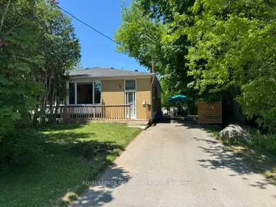 Semi-Detached in Richmond Hill