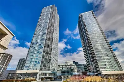 Common Element Condo in Vaughan