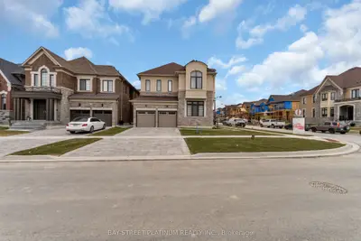 18 Woodgate Pines Drive, Vaughan, On L4h 4a8