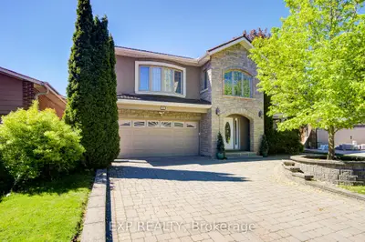82 Derby Court, Newmarket, On L3y 5z9
