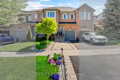 Att/Row/Townhouse in Aurora