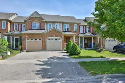 Att/Row/Townhouse in Whitchurch-Stouffville