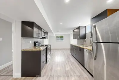 807 Greenfield Crescent Lower, Newmarket, On L3y 3b2