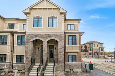 Att/Row/Townhouse in Richmond Hill