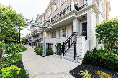 Condo Townhouse in Vaughan