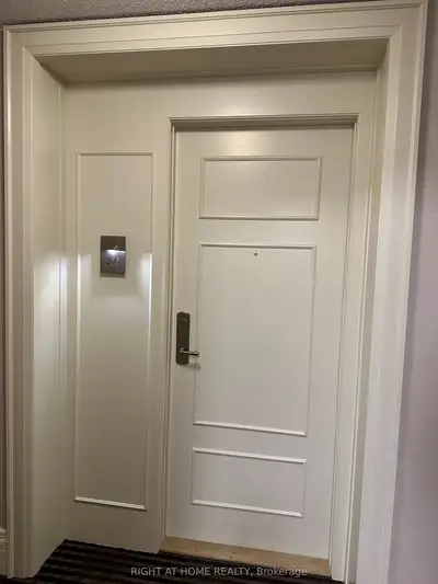 Condo Apartment in Richmond Hill