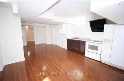 24 Jenmat Drive, Markham, On L6e 2a8
